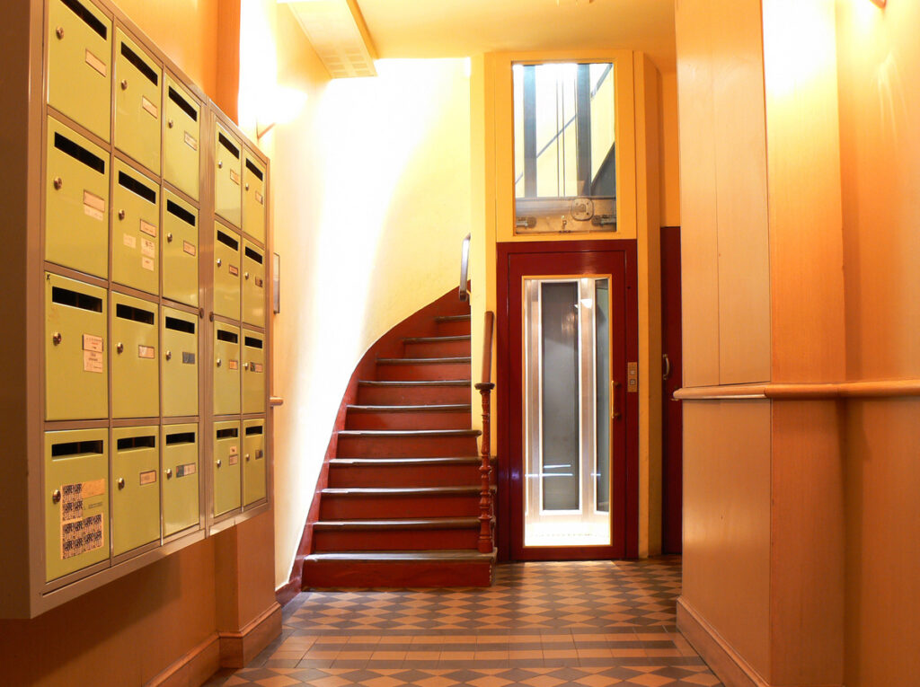 hall immeuble propre